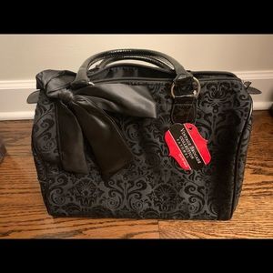 Vintage inspired brocade satchel! 👝